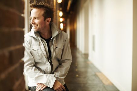 Chris Tomlin's New Album To Be Titled 'Burning Lights'
